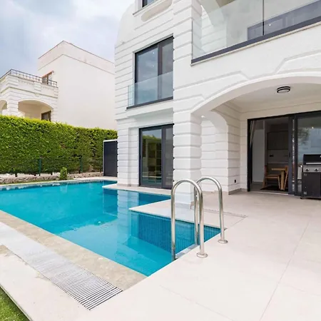 Stunning With Private Pool And Luxuriest Views *